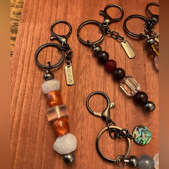 Lot of 5 bead and charms keychains, just finished making them! - Picture 2 of 4